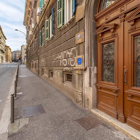 Lena Apartament